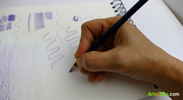 comment tenir un crayon de couleur